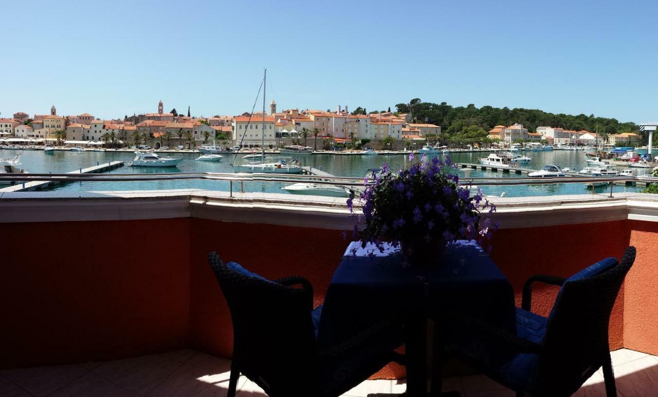 Vila "Mare" Banjol Exterior foto